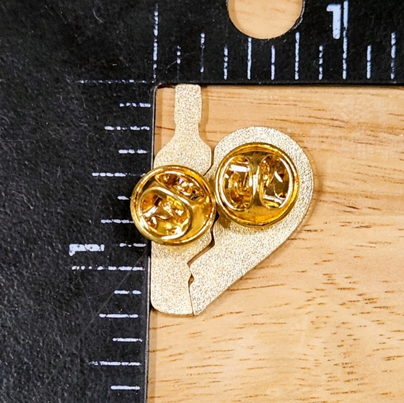 Broken Heart/Wine Bottle Pin - Picture 6 of 6